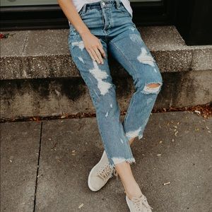 VICI Shea frayed light wash boyfriend jeans